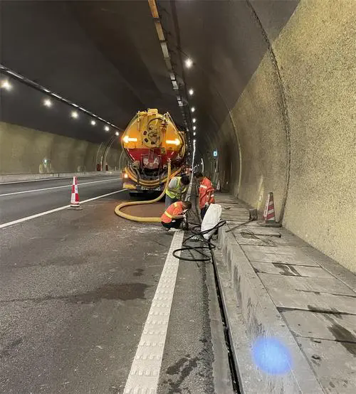 长清隧道排水渠清淤